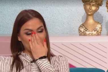 ALEKSANDRA MLADENOVIĆ U SUZAMA ZBOG BIVŠEG! Pevačica progovorila o MUČNOM četvorogodišnjem odnosu: IZLEČILA SAM SE!