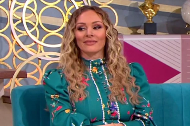 SESTRA ANABELE ATIJAS POZNATA I SLAVNA! Pevačica je ponosna na nju, a ona ju je spustila u jednoj rečenici: GLUMAC MORA DA BUDE PAMETAN, PEVAČ NE!