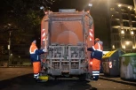 IZAŠAO IZ AUTA SA PALICOM: Nepoznati muškarac napravio haos na Voždovcu, demolirao kamion Gradske čistoće
