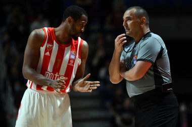 GROBARI TVRDE DA JE PARTIZAN POKRADEN U DERBIJU? Drvlje i kamenje po sudijama!