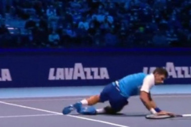 SVI SU OSTALI BEZ DAHA: Novak Đoković pao na terenu! (VIDEO)