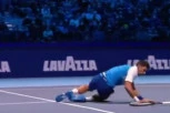 SVI SU OSTALI BEZ DAHA: Novak Đoković pao na terenu! (VIDEO)