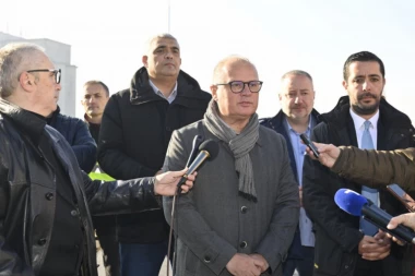 Otvoren rekonstruisani nadvožnjak u Mladenovcu