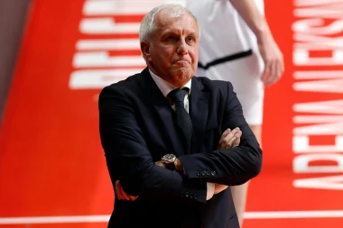 GEST O KOME SE PRIČA DAN POSLE DERBIJA: Obradovića ŽESTOKO vređali, a onda je usledila reakcija!