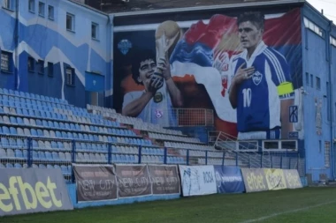 OSVANUO NESTVARAN MURAL U ČAST SELEKTORA SRBIJE: Piksi, Maradona i pehar svetskog šampiona krase ovaj stadion! (FOTO)