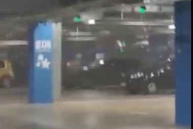 POŽAR U GARAŽI U DELTI: Evakuisan ceo tržni centar (VIDEO)