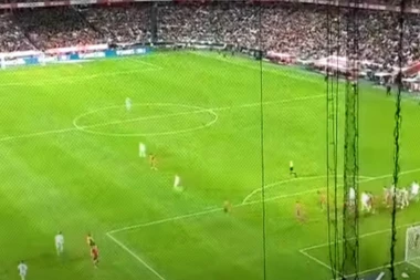 TRESAO SE KAVEZ "LUŽA": Mitrovićevo REMEK DELO izazvalo DELIRIJUM na tribinama! (VIDEO)