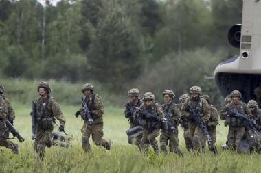 RASTU TENZIJE, NATO STVARA OBRUČ OKO RUSIJE! Francuska šalje vojsku u Rumuniju, samo se čeka znak za akciju