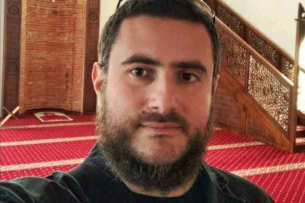 ZUKORLIĆEV SIN OBJAVIO SLIKU SA MAJKOM PALESTINKOM: Usame je nasledio oca u stranci, a sad je poručio samo jedno