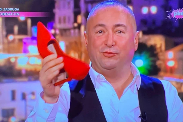 ĐANI PONOVO PIO IZ CIPELE! Pevač nalio alkohol I EKSIRAO!