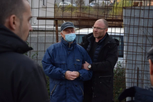 KRENULI U ŠETNJU, PA MU POGINULA PRED OČIMA: Jovica ostao bez žene posle 40 godina braka - nikad se nisu ni posvađali (FOTO)