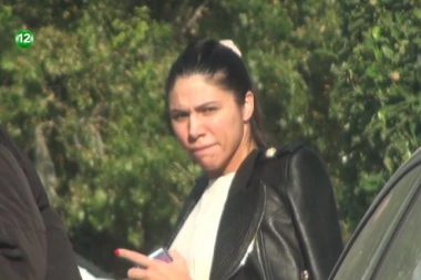 SANDRA AFRIKA UDARILA NA GEJ POPULACIJU USRED EMISIJE: Dečko joj otkrio istinu, A ONA GA NAPALA PRED NOVINARIMA! (VIDEO)