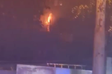 DRAMA NA VRAČARU! Gori kuća! VATROGASCI SE BORE SA VATROM!