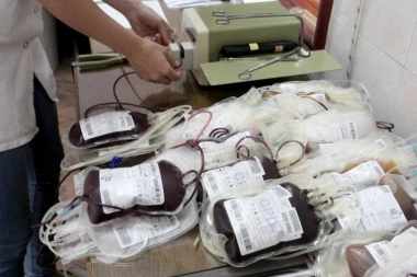 INCIDENT U BOLNICI: Pacijent dobio transfuziju sa POGREŠNOM krvnom grupom, ubrzo dobio temperaturu!