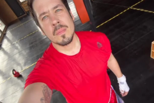 Nikola Rokvić doživljava JEZIVO NASILJE na društvenim mrežama! Pevač stavio nalog na prodaju, a onda je usledio PAKAO: Zašto MANIPULIŠEŠ verom?! (FOTO)