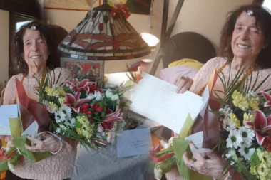 ŽIŽA STOJANOVIĆ PROSLAVILA 91 ROĐENDAN: Ekskluzivne fotke glumice, dobila POSEBAN POKLON Maje Gojković, dirljivom porukom je rasplakala! (FOTO)