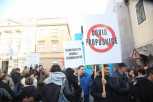 ZAHUKTAVA SE SITUACIJA U ZAGREBU: Građani iz cele Hrvatske autobusima dolaze na protest protiv kovid propusnica