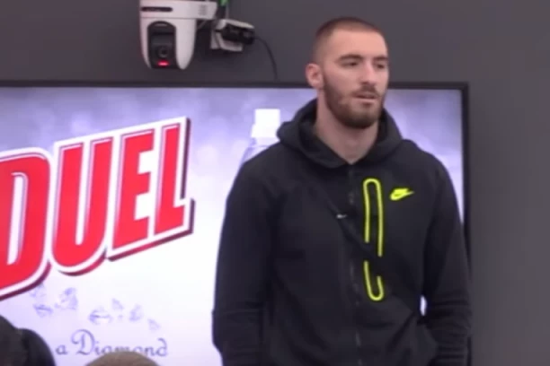 NOVI LJUBAVNI PAR U ZADRUZI: Čim je ušao u Zadrugu OBORIO JE s nogu, Mensur je za nju PROŠLOST! (VIDEO)