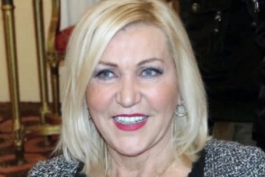 VREME NE LEČI, BOLNO NEDOSTAJEŠ! Potresno pismo ćerke Merime Njegomir, skrhana bolom koji ne prolazi: U pokušaju da budem kao ti, nisam ti! (FOTO)