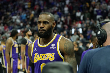 SHOCK IN THE NBA LEAGUE! LeBron leaving the Lakers for his son?