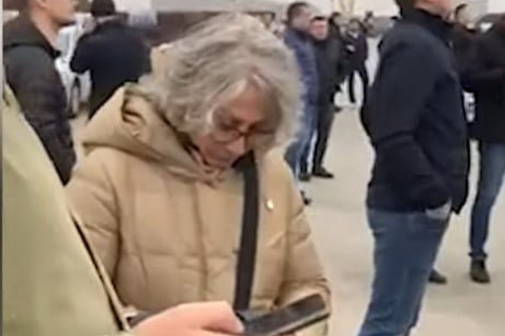 POTRČALA DA SPREČI GRADNJU METROA: Aida Ćorović na protestu u Makišu, pridružila se Đilasu i Jeremiću