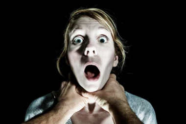 DOZVOLJENA SREDSTVA U SAMOODBRANI: Ovo sve žene treba da znaju, evo kako da zaštitite sebe od manijaka