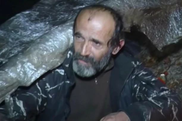 MISLIO DA JE GOTOV, ALI DOBRI LJUDI SU MU DALI RUKU I DRUGU ŠANSU! Heroj sa Košara, koji je izgladneo i promrzao nađen na Javoru, PREPOROĐEN! POGLEDAJTE KAKO IZGLEDA! (FOTO)