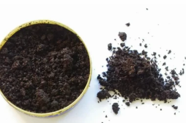 MOŽE SE KUPITI NA TRAFICI, A OSTAVLJA OZBILJNE POSLEDICE: Đaci masovno šmrču ovaj proizvod u prahu!