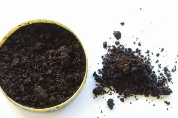 MOŽE SE KUPITI NA TRAFICI, A OSTAVLJA OZBILJNE POSLEDICE: Đaci masovno šmrču ovaj proizvod u prahu!