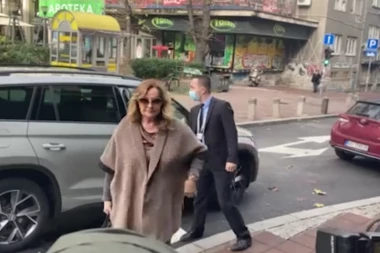 ANA BEKUTA STIGLA NA KOMEMORACIJU MERIME NJEGOMIR: Bile su KUME, a sada će se ZAUVEK OPROSTITI! (VIDEO)
