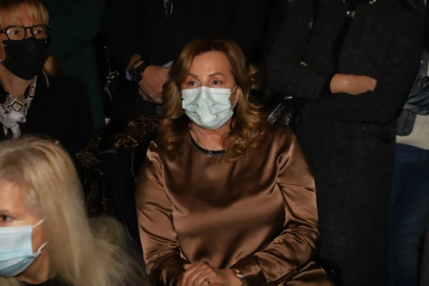 KUMA MERIME NJEGOMIR RASTRGANA BOLOM: Ana Bekuta se obratila pevačicinoj deci, a onda se OVIM rečima oprostila od prijateljice! (VIDEO)