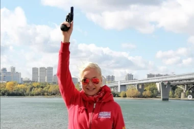 RUSSIAN LADY POLITICIAN TOOK OFF HER CLOTHES! Everything is bursting at minus twenty degrees, and then the attractive blonde witnessed something she hadn't hoped for (VIDEO)