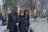 UDOVICA TOZOVCA STIGLA NA SAHRANU MERIME NJEGOMIR! Neutešna Emilija je samo pre nekoliko meseci sahranila svog voljenog, a sada i nju! (VIDEO)