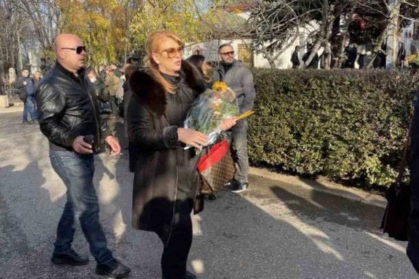 U TOKU JE SAHRANA MERIME NJEGOMIR! Goca Lazarević u SUZAMA, pevačica ne može da dođe sebi! (VIDEO)