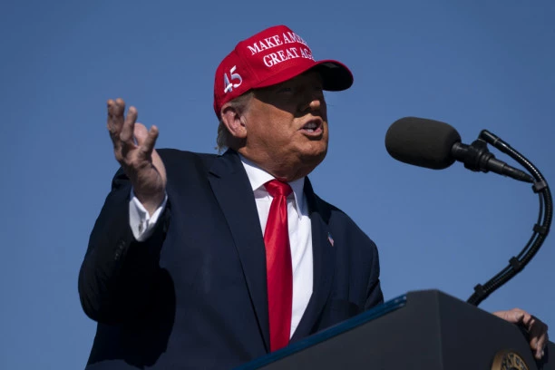 TRAMP TUŽI HILARI KLINTON: Optužuje je za širenje laži o njegovim vezama s Rusijom i pokušaj nameštanja izbora