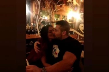 MLADEN VULETIĆ OZVANIČIO VEZU SA VODITELJKOM PINKA: Dalilin bivši uhvaćen u SOČNOM POLJUPCU sa Jelenom Pešić! (FOTO)