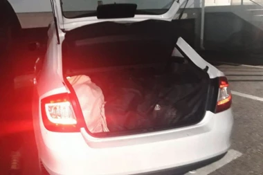 "BRAĆO, DAJTE VUTRU": Diler pao u Beogradu zbog KUPCA koji je ušao u POLICIJSKI AUTOMOBIL bez oznaka MUP-a!