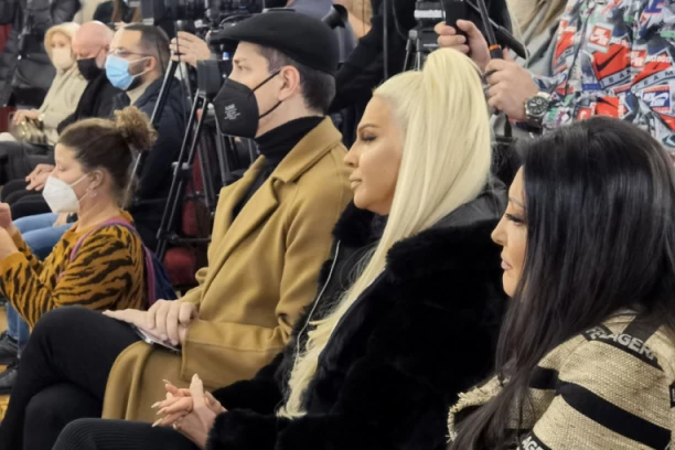 LAĆA NIJE POZVAO CECU NA KOMEMORACIJU? Karleuša sva u crnom oplakuje Marinu, od Ražnatovićeve NI TRAGA NI GLASA!