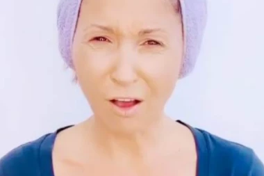 SANJI MARINKOVIĆ PROCURIO PRIVATNI SNIMAK: Voditeljka pokazala kako izgleda, glatka je i prijatna, muškarci je žele! (VIDEO)