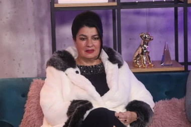 Saška Karan POPLJUVALA mlađu koleginicu! Javno IZVREĐALA i PONIZILA pevačicu: BOLJE SNIMI NEKI HIT, NEGO ZUBE ŠTO SI URADILA! (FOTO)