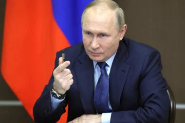 OPŠTI HAOS ZBOG MEDVEDEVA: Putin TERA svoje iako se Rusija RASPADA!