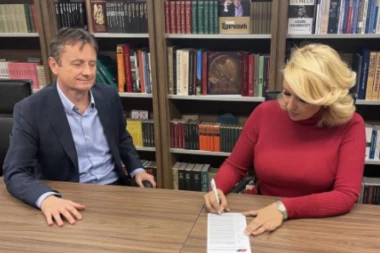 DARIJA KISIĆ TEPAVČEVIĆ SE SVRSTALA U REDOVE NAPREDNJAKA: Ministarka potpisala priistupnicu