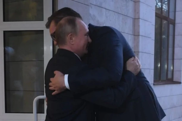 RUSKI MEDIJI BRUJE O VUČIĆEVOM OBRAĆANJU: Odluka Srbije glavna vest u Rusiji