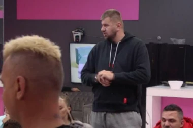 DEBILU OD DVA METRA: Janjuš počeo da VREĐA Sanju Grujić, ona mu zapušila usta, nije smeo da joj pisne! (VIDEO)