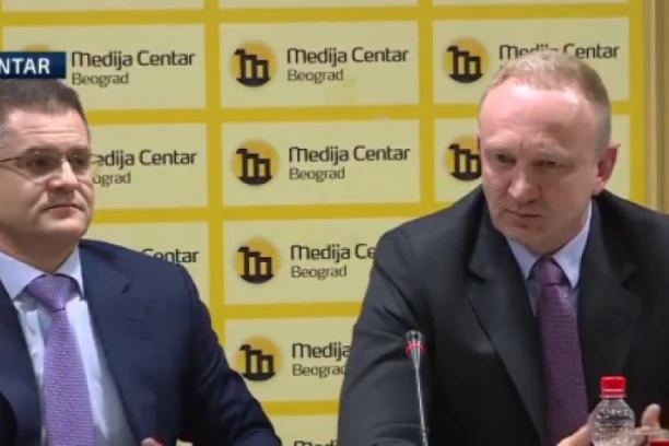 OVI SE STVARNO ZEZAJU SA NAMA! Multimilioneri Jeremić i Đilas kukaju kako nemaju para za kampanju! TRAŽE OD DRŽAVE I NARODA DA IM DA NOVAC!