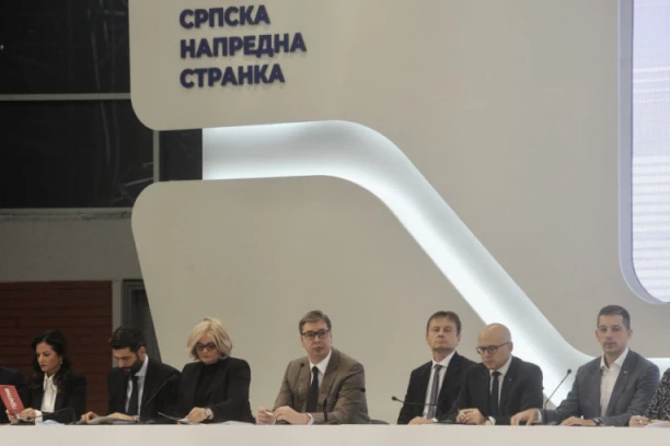 ZAKAZANA SEDNICA SNS: Naprednjaci se tačno u 17 časova okupljaju u Palmira Toljatija!