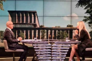 VUČEVIĆ OBRADOVAO NOVOSAĐANE: Smanjili smo dug za 12 miliona, novčana pomoć za prvo dete biće uvećana 300 odsto!