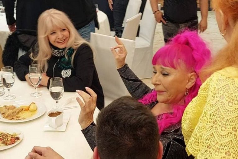 Zorica Brunclik i Hanka Paldum zajedno na snimanju novogodišnjeg programa