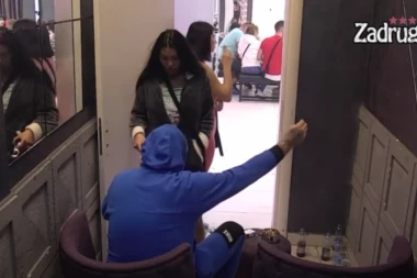 MAJA GORI OD LJUBOMORE! Car ušao za Dalilom u pušionicu, Marinkovićeva uletela i napravila HAOS! (VIDEO)