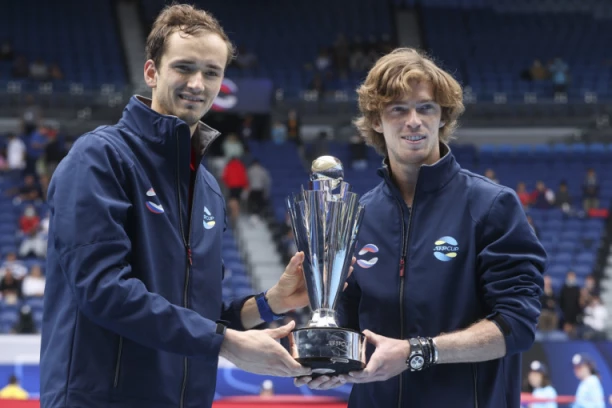 ČUDO! GROM IZ VEDRA NEBA: Penzioner PRESLIŠAO Rusa!